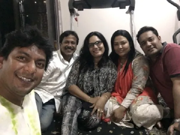 কাজ থেকে দূরে, আড্ডা অবসরে