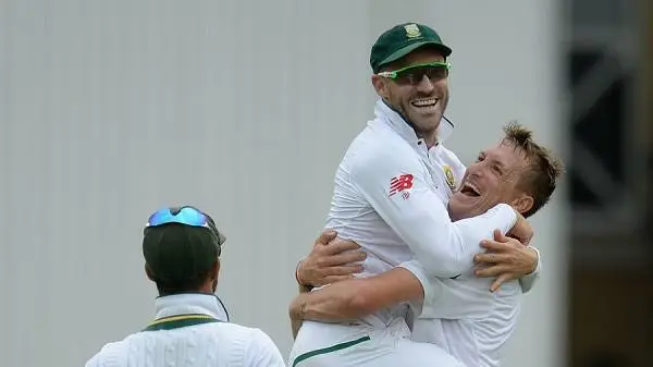 এক ঘণ্টার ঝড়ে চালকের আসনে সাউথ আফ্রিকা
