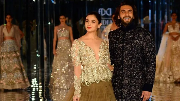 রণবীরের পাশে ঝলমলে আলিয়া