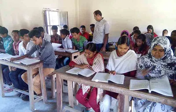 শিক্ষকদের প্রতি শ্রদ্ধাবোধ বিষয়ে ছাত্র-শিক্ষকরা কী ভাবছে?