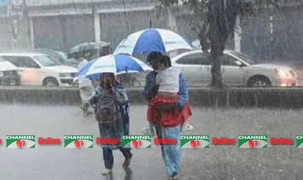 টানা বৃষ্টিতে জনজীবন দূর্ভোগ