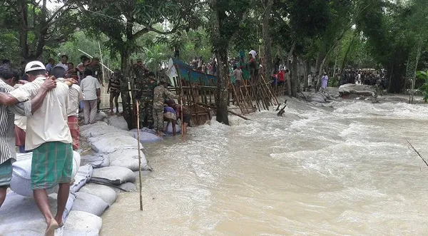 বাহুকায় ভেঙ্গে যাওয়া বাঁধ