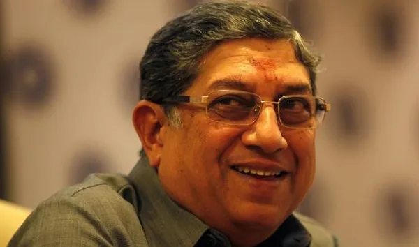 সভায় ঢুকতে পারেননি, তবুও শ্রীনিবাসনই ‘আসল’ খেলোয়াড়