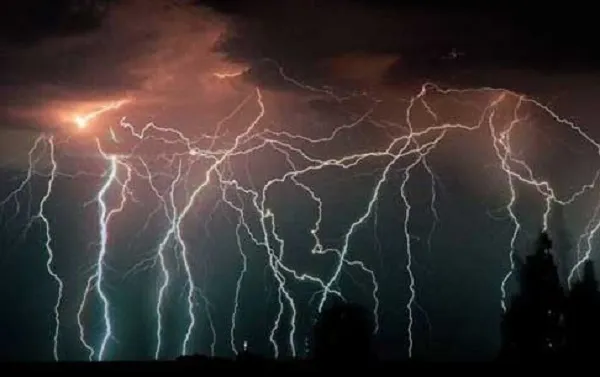 বজ্রপাত কি মানবসৃষ্ট দুর্যোগ?