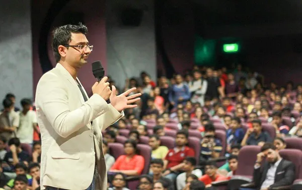 মোটিভেশনাল স্পিচ ও প্লাসিবো মেডিসিন: গুরুর বাণী আর গরুর মূত্রপানের অত্যাধুনিক পণ্যায়ন