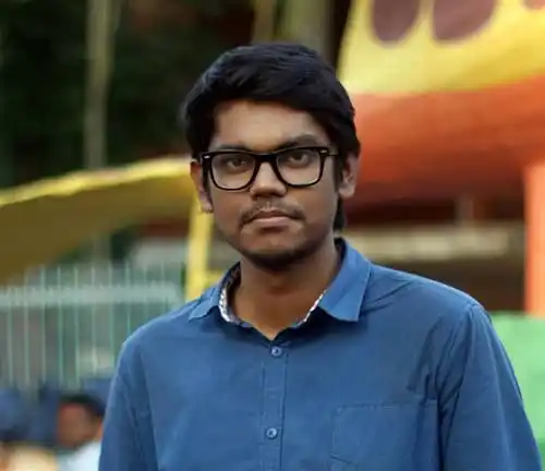 বাংলাদেশের তরুণ যুবক, গ্লাস পরা, শান্ত মুখাবয়ব, শিক্ষিত ও আধুনিক. Channel i News - চ্যানেল আই নিউজ