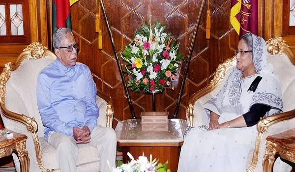 প্রধানমন্ত্রীর সাথে রাষ্ট্রপতির বৈঠক, উভয় পক্ষের আলোচনা চলছে. Channel i News - চ্যানেল আই নিউজ