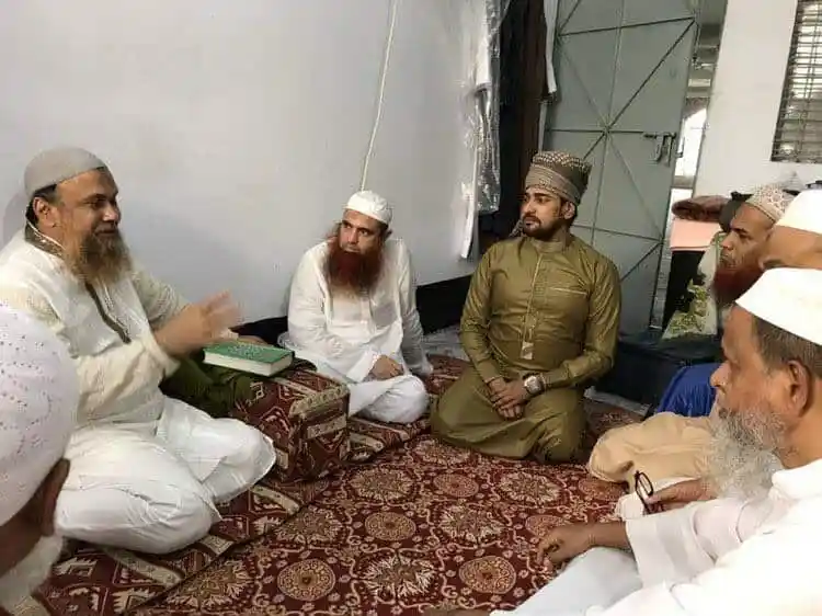 নারায়ণগঞ্জের বাইতুল আকসা জামে মসজিদে সবার সঙ্গে অনন্ত জলিল