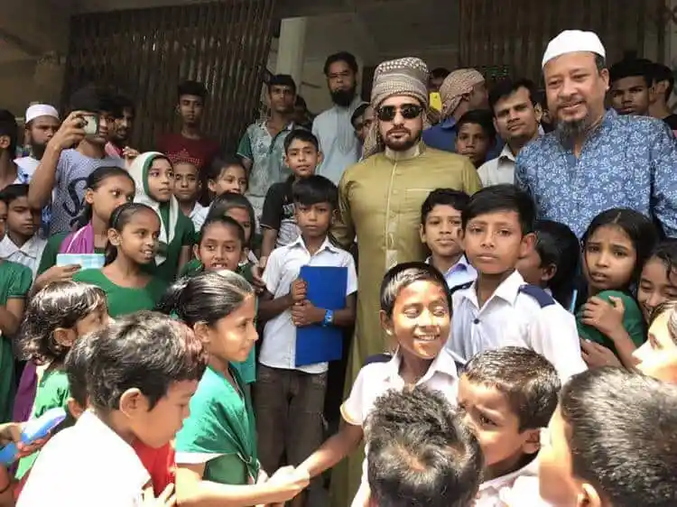 পশ্চিম মাসদাইর প্রাথমিক বিদ্যালয়ের ছাত্রছাত্রী ও শিক্ষকদের সঙ্গে অনন্ত জলিল