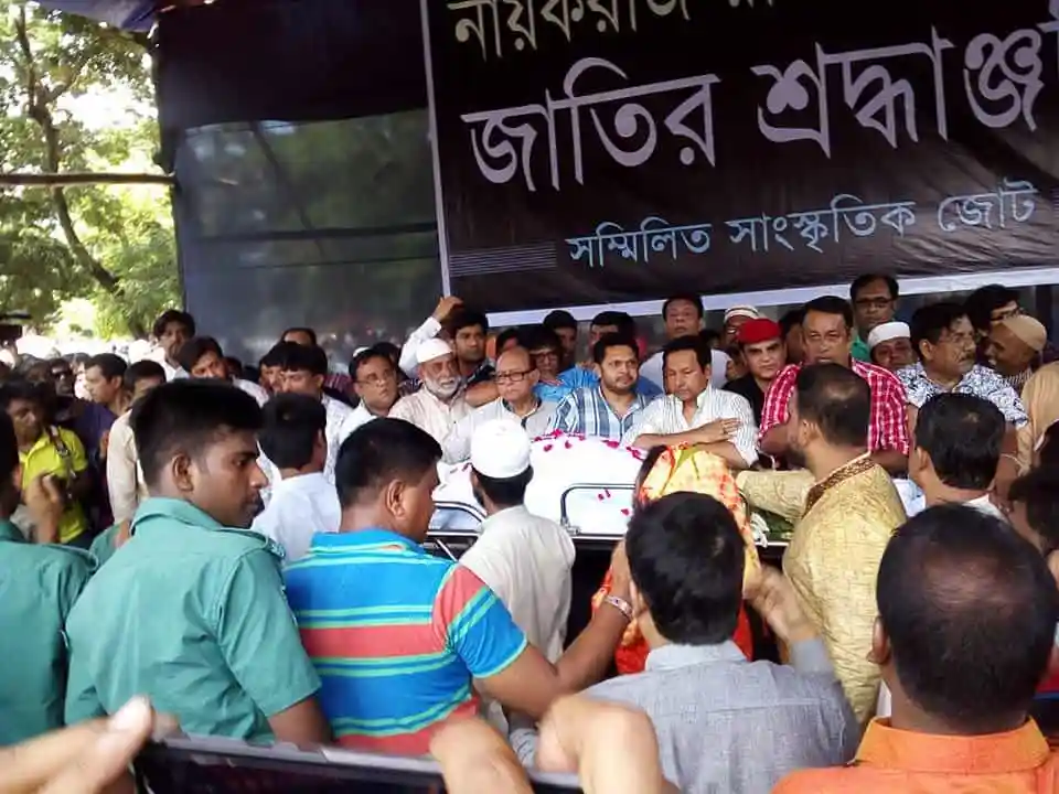 শহীদ মিনারে মানুষের ঢল, জনসমাগমের ছবি. Channel i News - চ্যানেল আই নিউজ