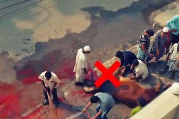 নিহত ব্যক্তির মৃতদেহের পাশে পুলিশ ও স্বজনরা উপস্থিত. Channel i News - চ্যানেল আই নিউজ