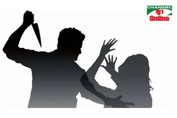 নৃশংসভাবে ছুরিকাঘাতের শিকার নারী ও আতঙ্কিত ব্যক্তি. Channel i News - চ্যানেল আই নিউজ