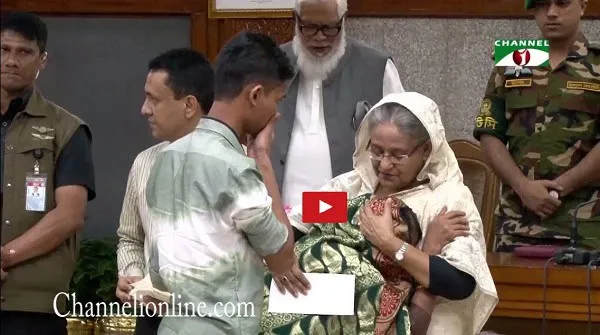 প্রধানমন্ত্রী বন্যা পরবর্তী ফসলের জন্য কৃষকদের সঙ্গে আলোচনা করছেন. Channel i News - চ্যানেল আই নিউজ