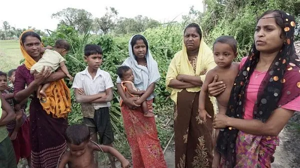 সীমান্তে রোহিঙ্গা পরিবারের সদস্যরা অপেক্ষমাণ. Channel i News - চ্যানেল আই নিউজ