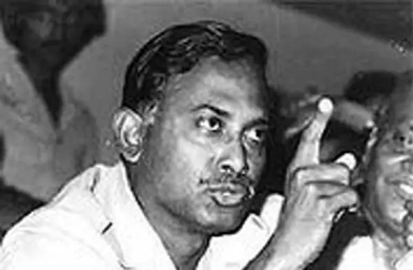 একজন ব্যক্তি বক্তৃতা দিচ্ছেন, সম্ভবত রাজনৈতিক বা সামাজিক আলোচনায়. Channel i News - চ্যানেল আই নিউজ