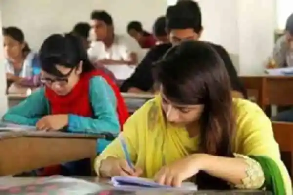 শিক্ষার্থীরা পরীক্ষার কক্ষে মনোযোগ দিয়ে লেখালেখি করছে. Channel i News - চ্যানেল আই নিউজ