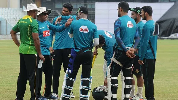 বাংলাদেশ ক্রিকেট দলের কোচ ও খেলোয়াড়রা অনুশীলনে আলোচনা করছে।. Channel i News - চ্যানেল আই নিউজ