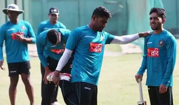 বাংলাদেশ ক্রিকেট দলের অনুশীলন, ইমরুল ও মুমিনুলের সাথে খেলোয়াড়রা. Channel i News - চ্যানেল আই নিউজ