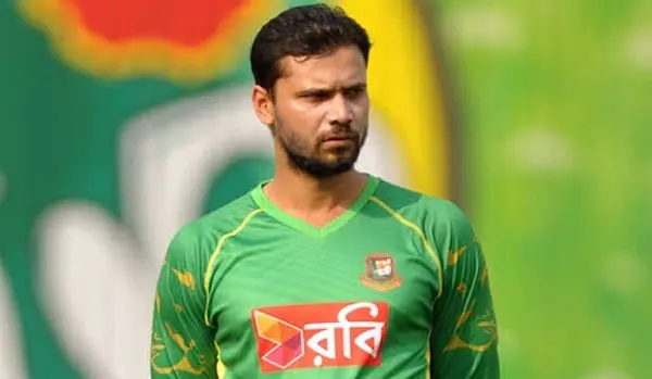 বাংলাদেশ ক্রিকেটার মাশরাফি বিন মর্তুজা মাঠে অবস্থান করছেন. Channel i News - চ্যানেল আই নিউজ
