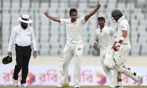 বাংলাদেশ ক্রিকেটার সাকিব আল হাসান চক্রপূরণের উদযাপন করছেন. Channel i News - চ্যানেল আই নিউজ
