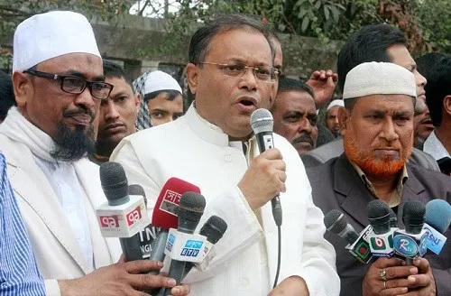 হাছান মাহমুদ সাংবাদিকদের সামনে বক্তব্য দিচ্ছেন, বেশ কয়েকজন সাংবাদিক উপস্থিত. Channel i News - চ্যানেল আই নিউজ