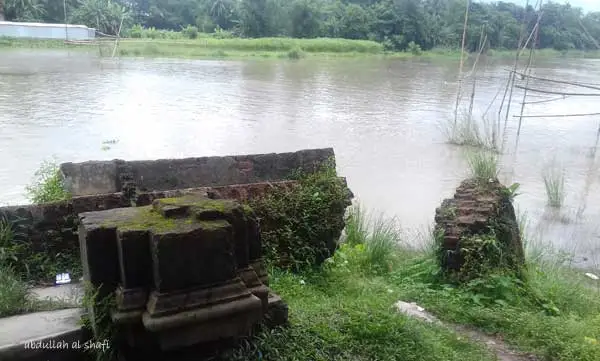 ইছামতি নদীর তীড়ে ধ্বংসপ্রায় ঘাট