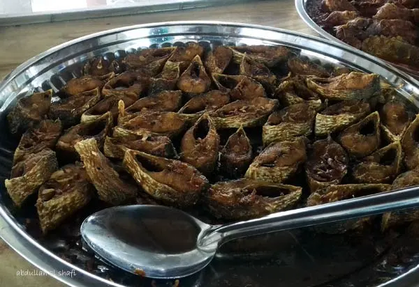 মৈনট ঘাটে ইলিশ খাওয়া