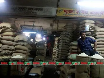 রাজধানীর কারওয়ান বাজারের চালের আড়ৎ