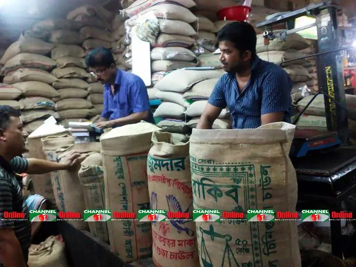 রাজধানীর কারওয়ান বাজারের চালের আড়ৎ