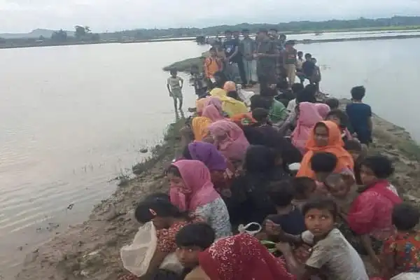 বাংলাদেশের পথে রোহিঙ্গা।