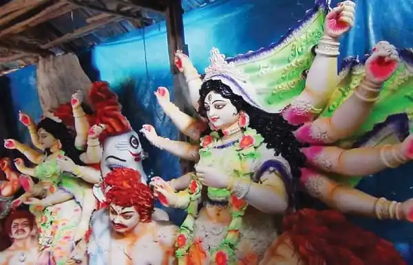 দুর্গাপূজার প্রতিমা সাজসজ্জা, রঙিন ও বিস্তারিত শৈল্পিক কাজ. Channel i News - চ্যানেল আই নিউজ