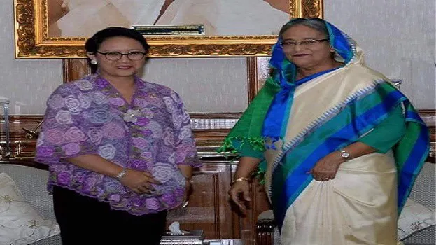 শেখ হাসিনা ও শেখ রেহানা একসঙ্গে বসে আলোচনা করছেন।. Channel i News - চ্যানেল আই নিউজ