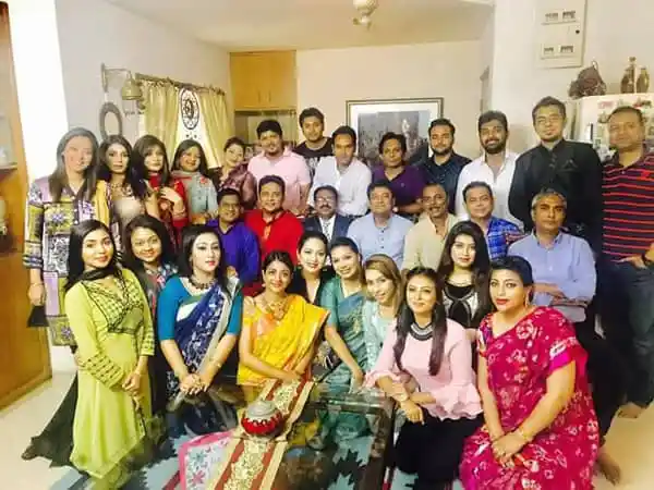 তরুণ ও প্রবীণ তারকারা সুইটির বাসায় একত্রিত হয়েছেন. Channel i News - চ্যানেল আই নিউজ
