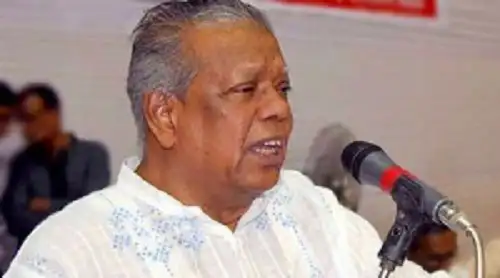 প্রধান অতিথি হিসেবে বক্তব্য দিচ্ছেন একজন প্রবীণ ব্যক্তি. Channel i News - চ্যানেল আই নিউজ
