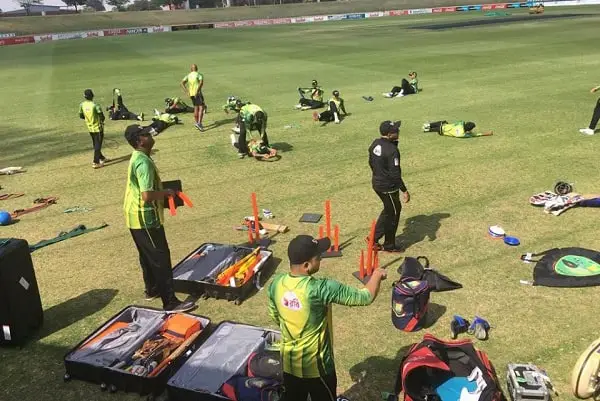 ক্রিকেট খেলোয়াড়রা মাঠে ব্যাটিং প্রস্তুতি নিচ্ছেন, প্রস্তুতি ম্যাচের জন্য প্রস্তুত. Channel i News - চ্যানেল আই নিউজ