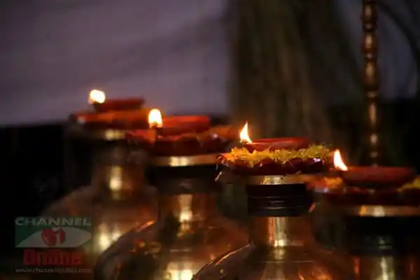 দেবী দুর্গার আরাধনার জন্য প্রদীপ জ্বালানো হচ্ছে।. Channel i News - চ্যানেল আই নিউজ