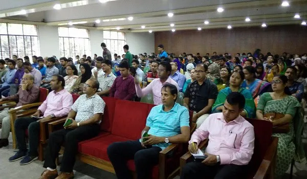 জাবি তথ্য অধিকার আইন বিষয়ক সেমিনারে অংশগ্রহণকারী শিক্ষার্থীরা. Channel i News - চ্যানেল আই নিউজ