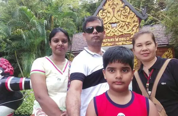 পরিবারের সঙ্গে চিত্র, বনভূমিতে ঘুরতে আসা পরিবার. Channel i News - চ্যানেল আই নিউজ