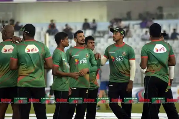 বাংলাদেশ ক্রিকেট দলের খেলোয়াড়রা মাঠে প্রস্তুত. Channel i News - চ্যানেল আই নিউজ