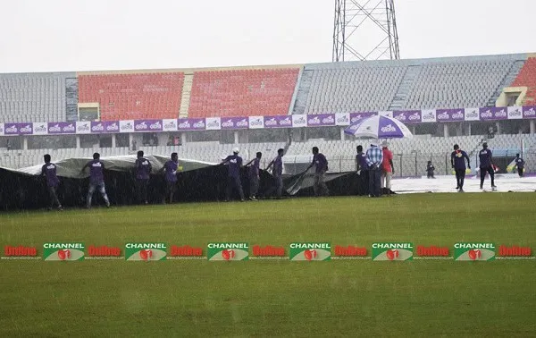 বৃষ্টির কারণে ক্রিকেট মাঠে খেলোয়াড়রা প্রস্তুতি নিচ্ছেন. Channel i News - চ্যানেল আই নিউজ