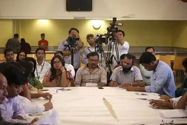 বাংলাদেশের সাংবাদিকদের বৈঠক, বদলে যাওয়া বার্তাকক্ষের আলোচনায়. Channel i News - চ্যানেল আই নিউজ