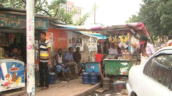 বাজারে ফুটপাত দখল করে দোকানপাট ও যানবাহন, জনচলাচলে বিঘ্ন সৃষ্টি. Channel i News - চ্যানেল আই নিউজ