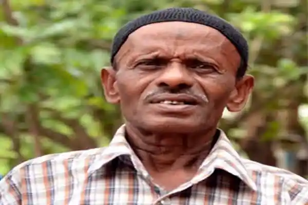 বয়স্ক ব্যক্তি, গাছে ভরা প্রাকৃতিক পরিবেশের মধ্যে ছবি. Channel i News - চ্যানেল আই নিউজ