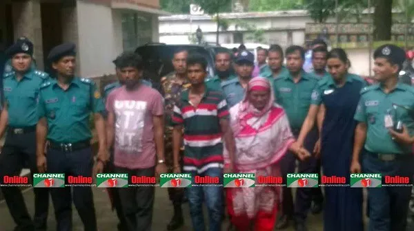 পুলিশের সঙ্গে অপহৃত শিশুর পরিবারের সদস্যরা, দ্রুত উদ্ধার. Channel i News - চ্যানেল আই নিউজ