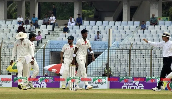 বাংলাদেশ ক্রিকেট দলের খেলোয়াড়রা মাঠে ব্যাটিং প্রস্তুতি নিচ্ছেন।. Channel i News - চ্যানেল আই নিউজ