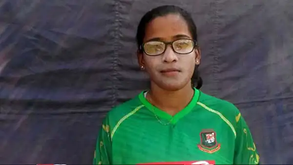 বাংলাদেশ নারী ক্রিকেটার রুমানা, উইকেটের জন্য প্রস্তুত. Channel i News - চ্যানেল আই নিউজ