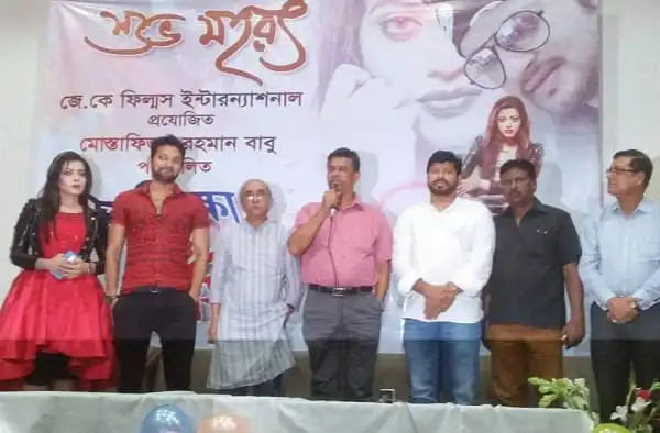 সাইমন ও নতুন নায়িকা একসঙ্গে ছবি, অনুষ্ঠান চলাকালে. Channel i News - চ্যানেল আই নিউজ
