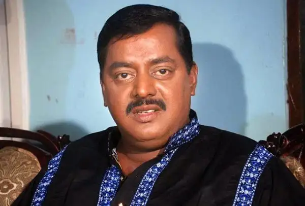 বাংলাদেশের জনপ্রিয় অভিনেতা ডিপজলের হার্টে রিং লাগানো হয়েছে. Channel i News - চ্যানেল আই নিউজ