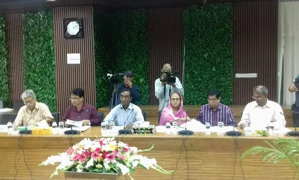 নির্বাচনী আলোচনা সভায় অংশগ্রহণকারী নেতারা বসে আছেন. Channel i News - চ্যানেল আই নিউজ
