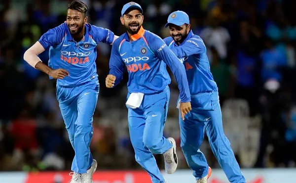 ভারতীয় ক্রিকেটাররা মাঠে উল্লাসে, খেলা চলাকালীন. Channel i News - চ্যানেল আই নিউজ